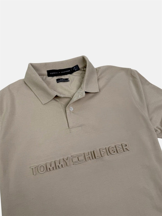 TH PREMIUM EMBOSSED LOGO POLO SHIRT (STONE)